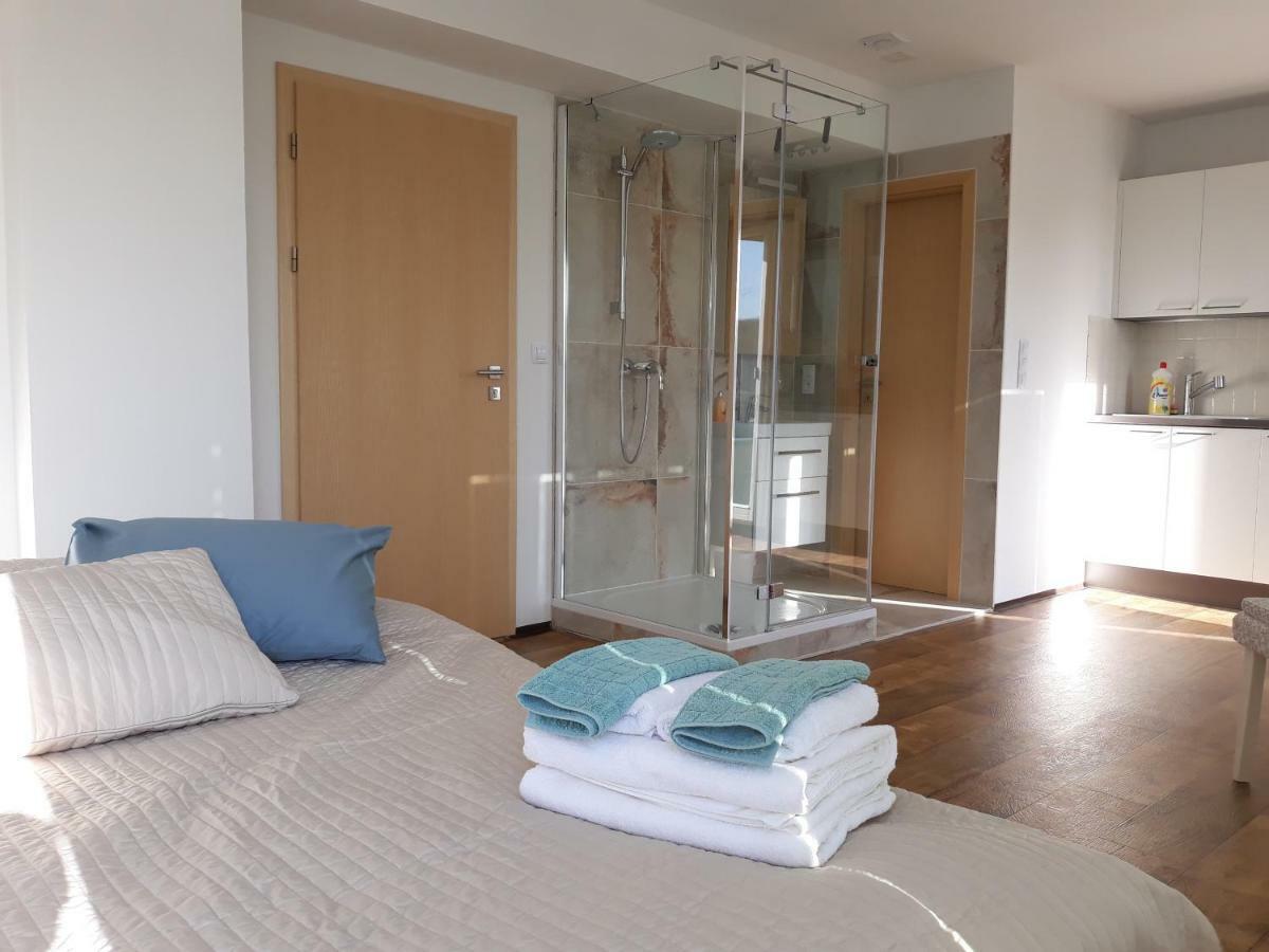 Cool Studio Apartment Prague Exterior photo